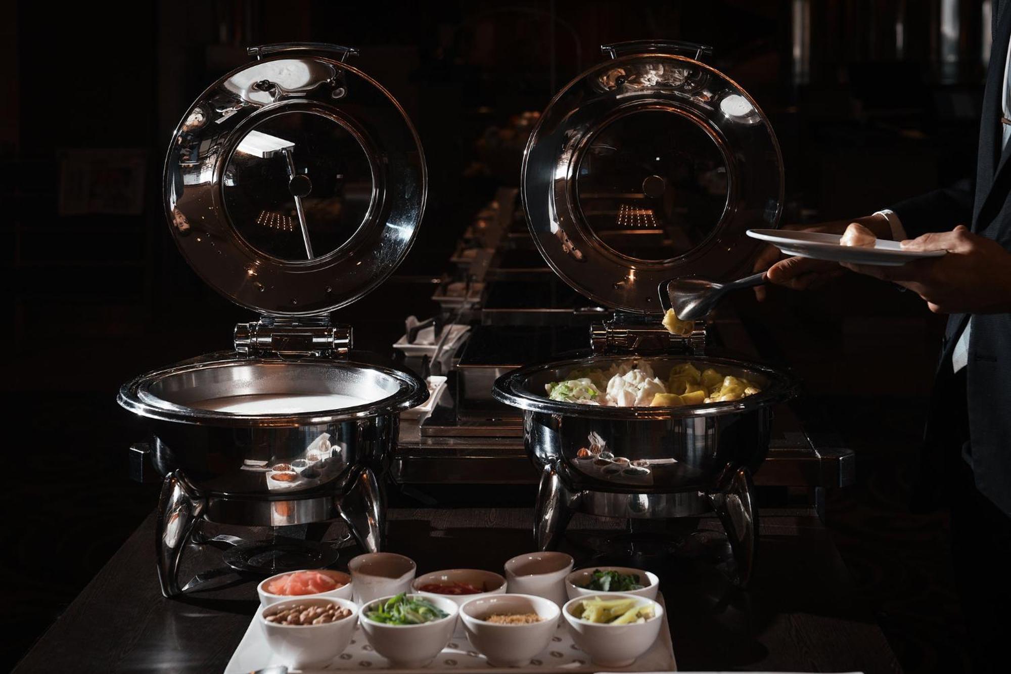 Intercontinental Adelaide By Ihg Hotel Exterior photo A chafing dish